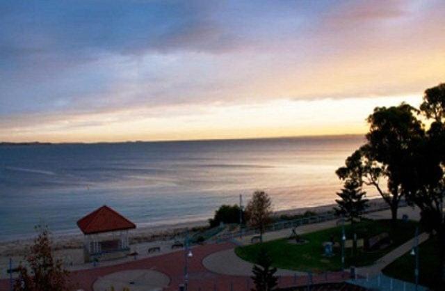Boardwalk By The Beach Rockingham Exterior foto