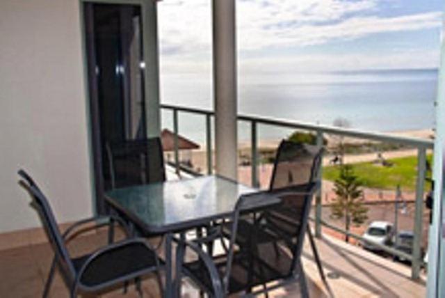 Boardwalk By The Beach Rockingham Exterior foto